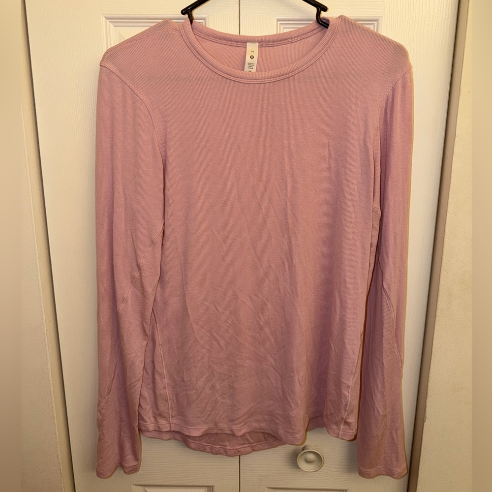 🔴lululemon athletica Light Pink Long-Sleeve Crew Top